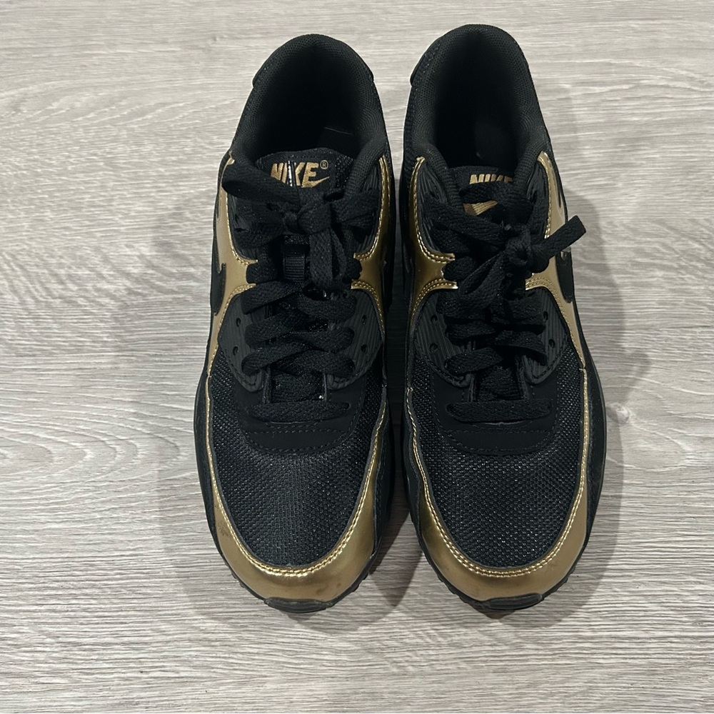 Nike Air Youth sneakers 
Size 5.5 Y